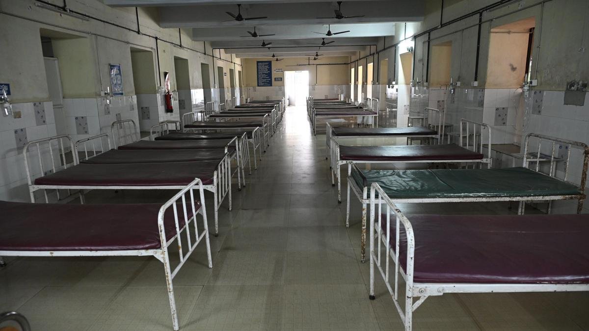 Residents struggle as Karuvelipadi taluk hospital gasps for upkeep