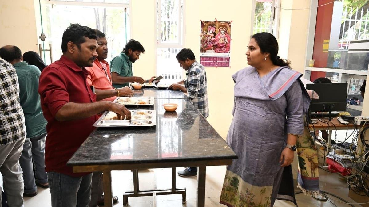 TMC chief urges Anna Canteen visitors to not waste food