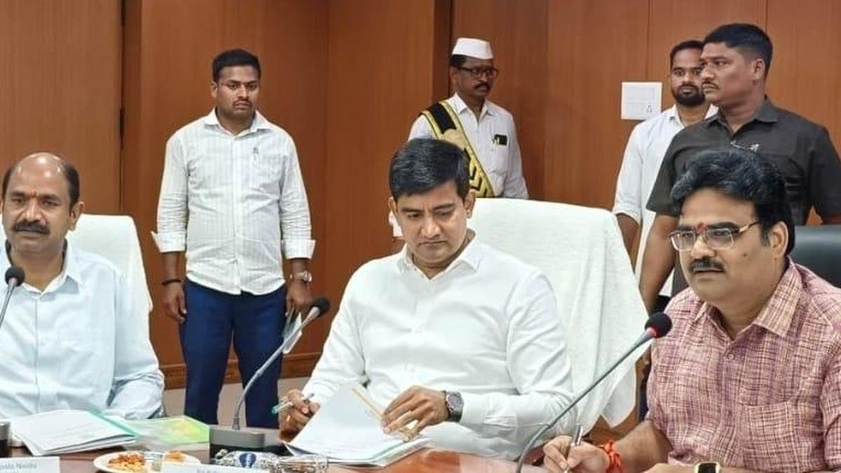 Officials told to promote Union and State welfare schemes