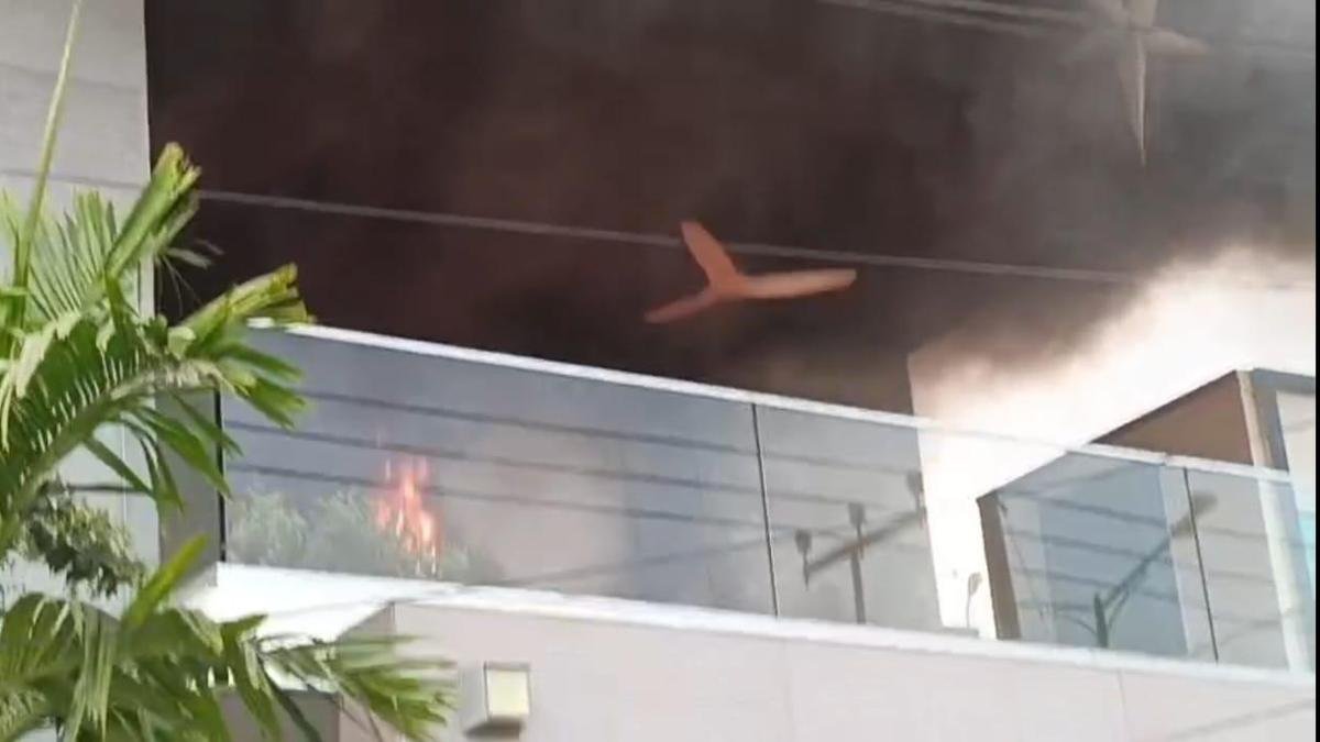 Suspected TDP activists attack Jogi Ramesh’s house in Ibrahimpatnam