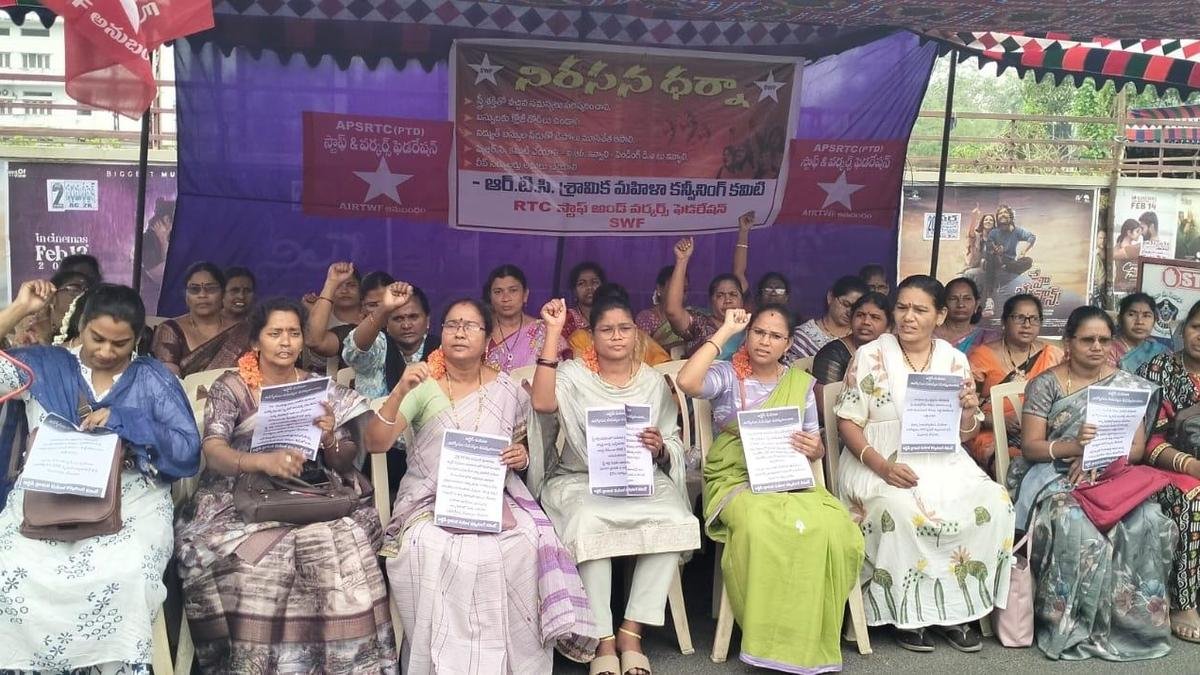 APSRTC women employees stage protest, seek redressal of pending issues