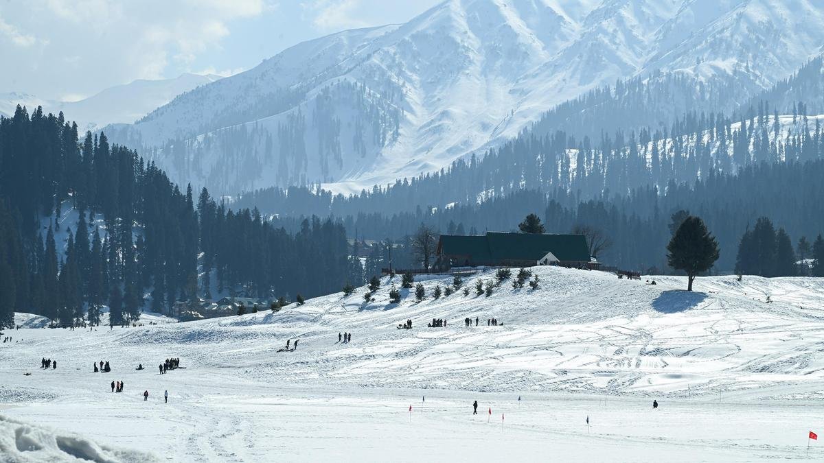 Omar Abdullah’s call for artificial snow in Gulmarg will destroy local flora, says BJP