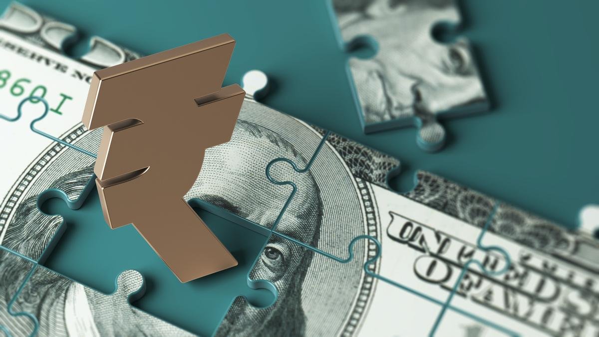 Rupee dips 1 paisa to settle at 90.96 against U.S. dollar