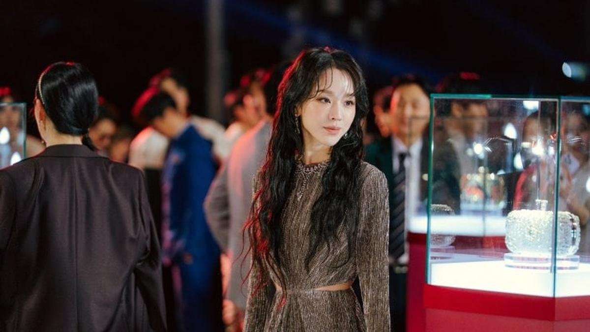 ‘The Art of Sarah’ series review: Shin Hae-sun and Lee Jun-hyuk lead a glossy tale of intrigue